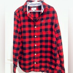 Crown & Ivy size medium boys red and black plaid long sleeve shirt button up